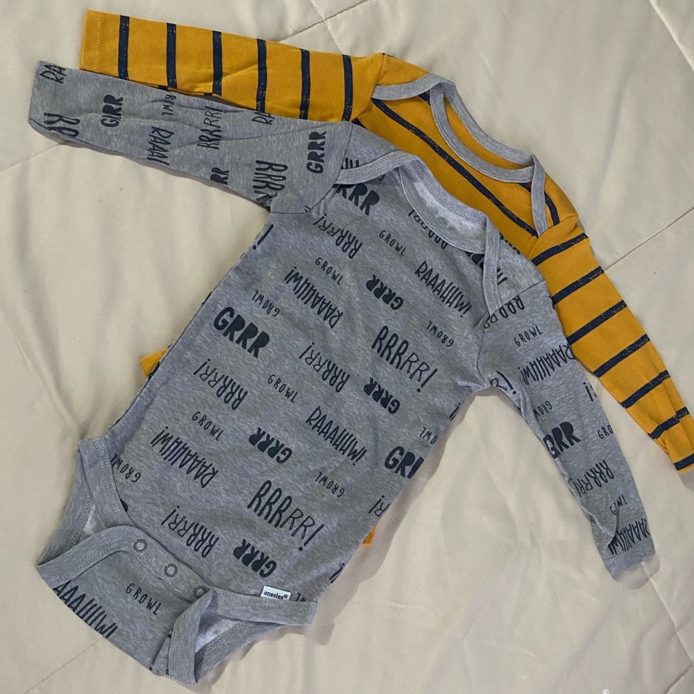 Gerber onesie long sleeve new with out tags